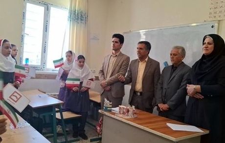 اهدای کوله‌پشتی به دانش‌آموزان دبستان شهدا بانک مسکن زنجان
