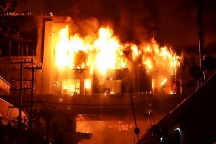مصدومیت ۸ نفر و خسارت به تجهیزات فولاد اسفراین بدلیل انفجار