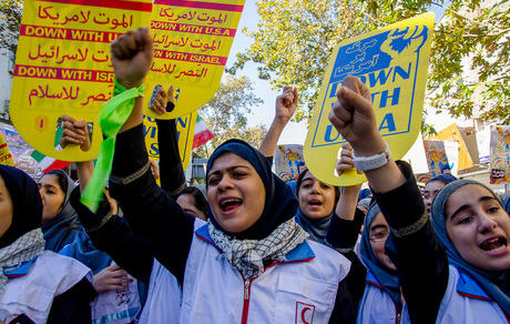 
آغاز راهیپمایی ۱۳ آبان تا ساعتی دیگر
