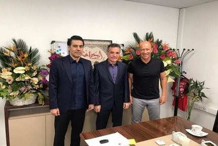 عقب‌نشینی سرمربی پرسپولیس درباره مواضع خود علیه استقلال