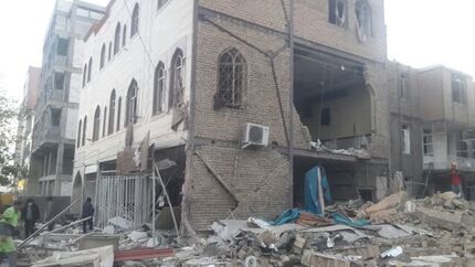 انفجار شدید در همدان بدلیل نشت گاز در حسینیه ارشاد / ۴۲ ساختمان خسارت دیدند