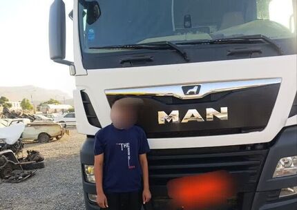 توقیف یک دستگاه تریلی با رانندگی نوجوان ۱۴ ساله 