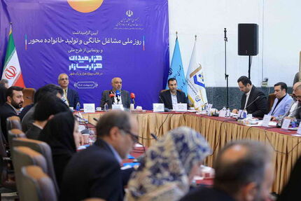 مدل کسب و کار بانک توسعه تعاون در جهت تقویت و حمایت از کسب وکارهای خرد و مشاغل خانگی قرار دارد