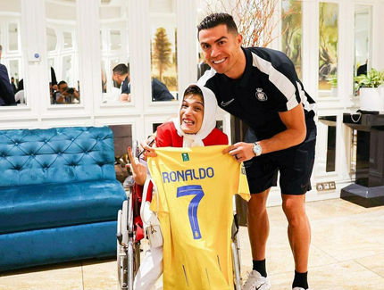 رفتار عجیب باشگاه پرسپولیس با هدیه رونالدو به هنرمند معلول / عقب‌نشینی سرخ‌ها
