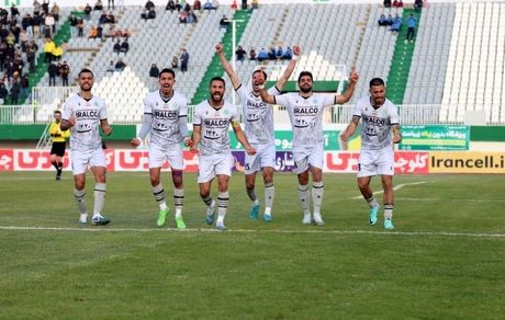 آلومینیوم اراک با گل‌باران شمس آذر به رده هفتم لیگ برتر صعود کرد