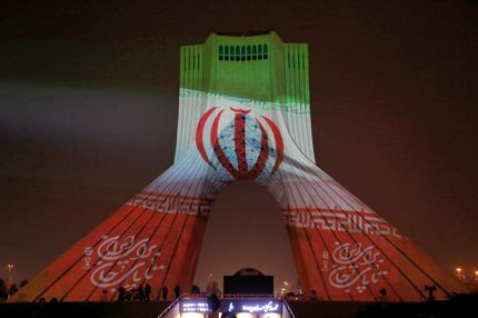 برج آزادی به رنگ پرچم ایران درآمد