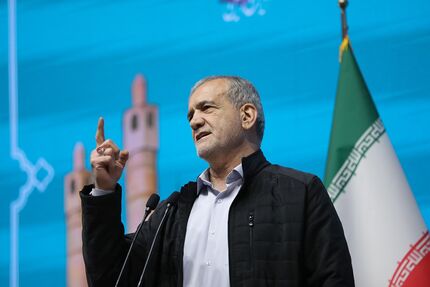 رئیس جمهور: زیر بار زور نمی‌رویم / به هر قیمتی مذاکره نمی‌کنیم