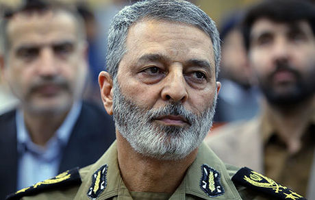فرمانده کل ارتش: امید و انگیزه مردم در آماج بمباران رسانه ای دشمن است
