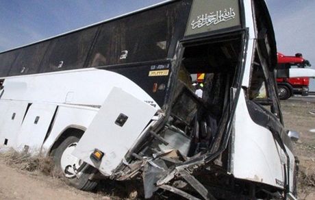 ۱۷ مصدوم در واژگونی اتوبوس در بندرعباس