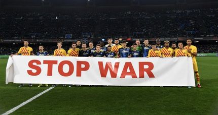 خواسته مشترک بارسلونا و ناپولی: جنگ را متوقف کنید / عکس
