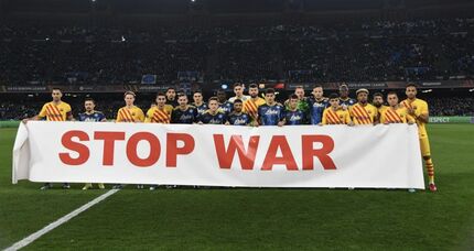 خواسته مشترک بارسلونا و ناپولی: جنگ را متوقف کنید / عکس