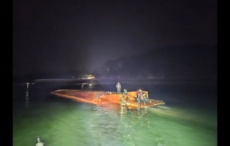 ناپدید شدن پنج نفر در واژگونی کشتی حامل خودرو در کره جنوبی