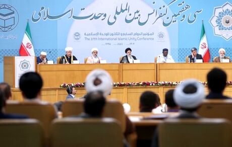 وحدت به معنای یکی شدن مذاهب و جغرافیا نیست، بلکه انسجام برای حفظ منافع امت اسلامی است