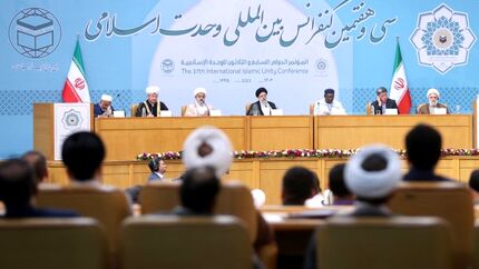 وحدت به معنای یکی شدن مذاهب و جغرافیا نیست، بلکه انسجام برای حفظ منافع امت اسلامی است