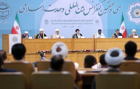 وحدت به معنای یکی شدن مذاهب و جغرافیا نیست، بلکه انسجام برای حفظ منافع امت اسلامی است