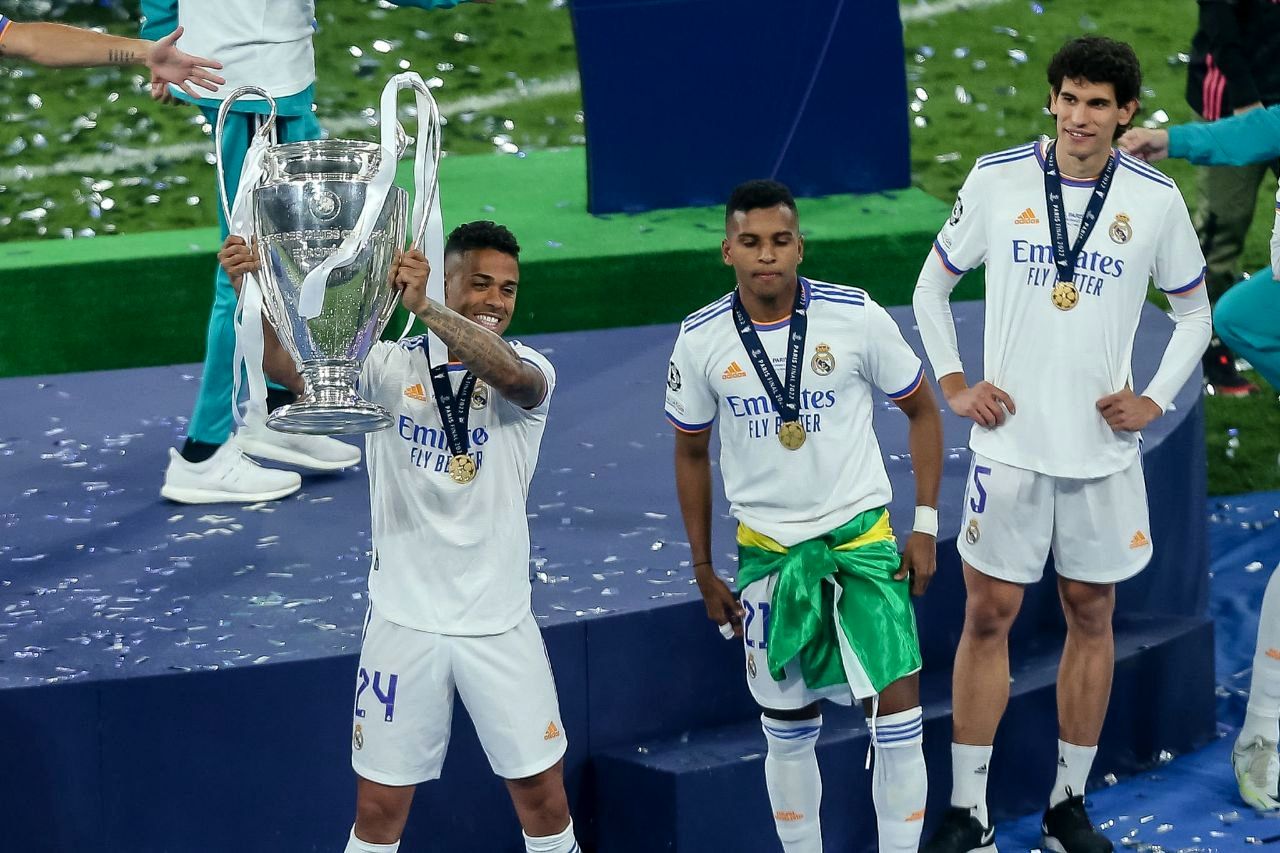 تصاویر اهدای جام قهرمانی لیگ قهرمانان اروپا ۱۲-۲۰۱۱