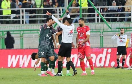محرومیت سنگین داور بازی پرسپولیس و ذوب آهن