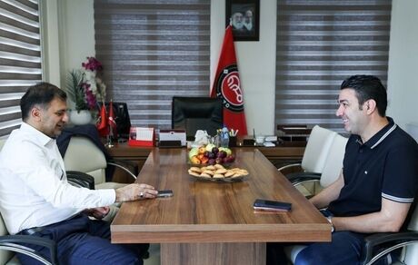 جلسه جواد نکونام با مدیرعامل تراکتور برگزار شد