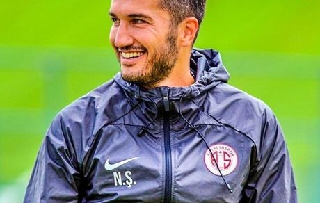 بازیکن سابق زنبورها، سرمربی جدید دورتموند شد