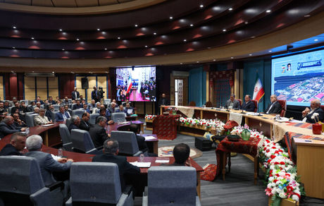 پزشکیان: سیاست دولت حرکت به سمت توسعه انرژی‌های تجدیدپذیر است / قوانین بازدارنده حذف خواهدشد