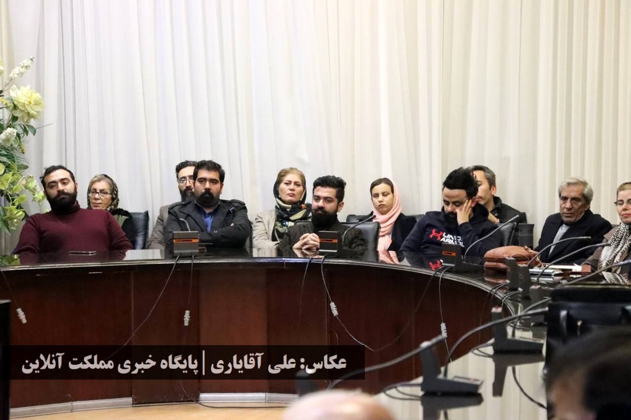 نشست انجمن ادبی قرار پیرامون زندگی‌ و آثار شاعر معاصر ارومیه‌ای