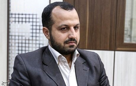 خاندوزی: دولت در حال فروش اموال یا استقراض برای اداره کشور است
