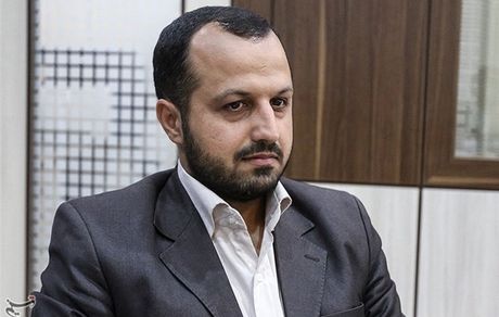خاندوزی: دولت در حال فروش اموال یا استقراض برای اداره کشور است