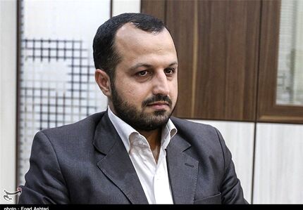 خاندوزی: دولت در حال فروش اموال یا استقراض برای اداره کشور است
