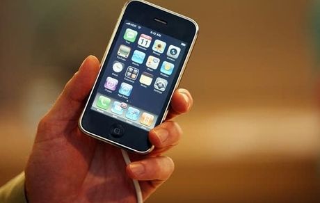 قیمت فروش گوشی نسل اول آیفون در یک حراجی رکورد شکست