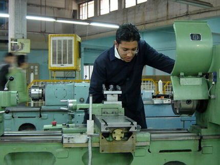 آموزش فنی و حرفه‌ای یک ضرورت و اولویت است