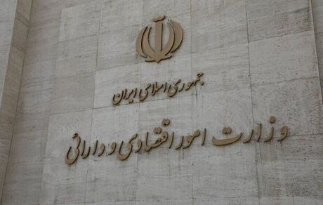 یک نماینده مجلس خواستار معرفی سریع‌تر وزیر اقتصاد شد