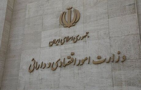 یک نماینده مجلس خواستار معرفی سریع‌تر وزیر اقتصاد شد