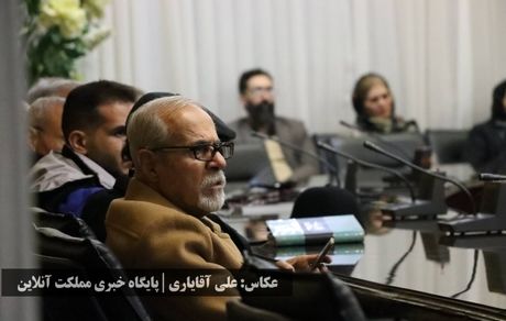 نشست انجمن ادبی قرار پیرامون زندگی‌ و آثار شاعر معاصر ارومیه‌ای