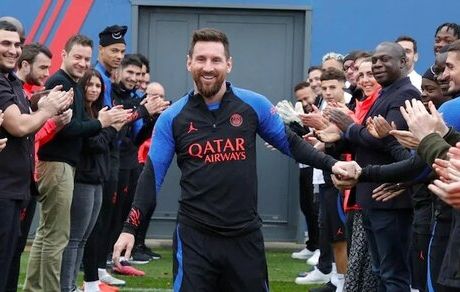 یک خبرنگار اسپانیایی: مسی با پاری سن ژرمن تمدید نکرد / عربستان یا بارسلونا مسئله اینست؟