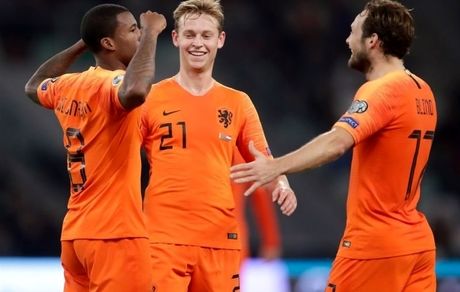 هلند با حداقل اختلاف پیروز شد/  روسیه با برتری پرگل به جمع صعودکننده‌ها پیوست