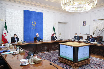 روحانی: اجازه ندادیم دشمن به اقتصاد آسیب بزند/ نوسانات بورس طبیعی است