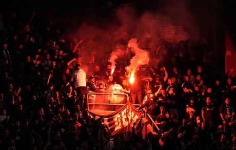 فروریختن سکوی تماشاگران بدلیل خوشحالی هواداران فوتبال