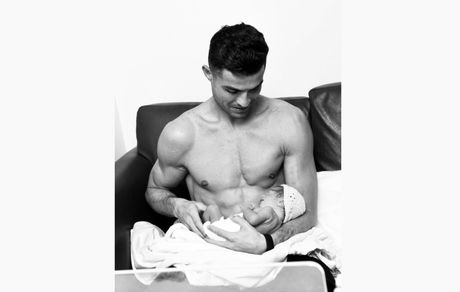 کریس رونالدو اولین عکس دونفره با دختر جدیدش را منتشر کرد