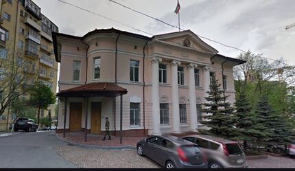 سفارت ایران در اوکراین تعطیل نشده است