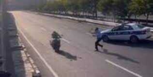 واکنش پلیس به ویدئوی پرتاب باتوم مامور راهور به یک موتوسوار