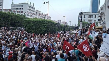 راهپیمایی گسترده‌ای در تونس علیه رئیس جمهور