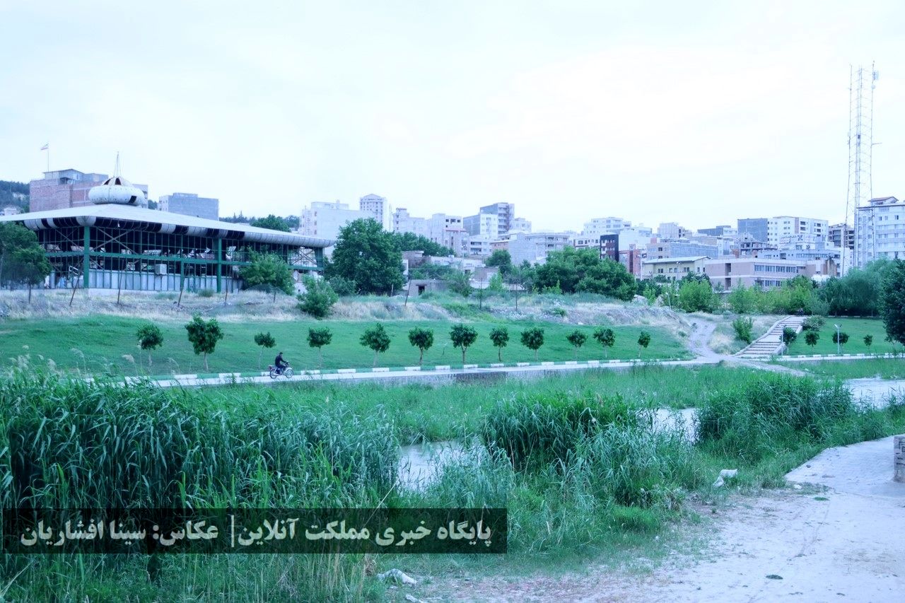 رودخانه‌ای به حال خود رهاشده در میان ارومیه