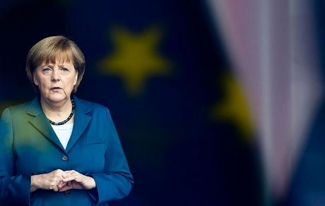 مرکل خواستار گفت‌وگو با طالبان شد