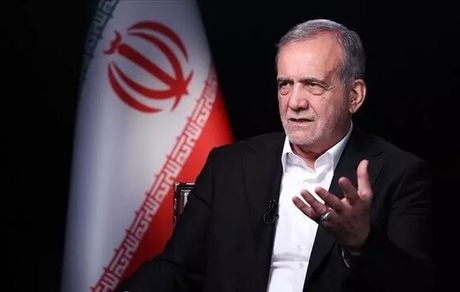 رئیس جمهور: نمی‌توان ساختاری اداری‌ داشت که کارمندانش از ما ناراضی باشند / اینکه فقط جلسه برگزار کنیم مشکلی را حل نخواهد کرد