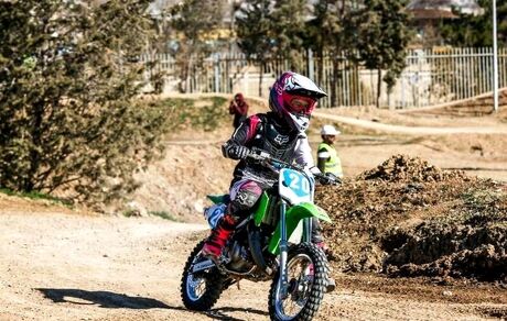 پایان مسابقات قهرمانی موتورکراس بانوان کشور در یزد