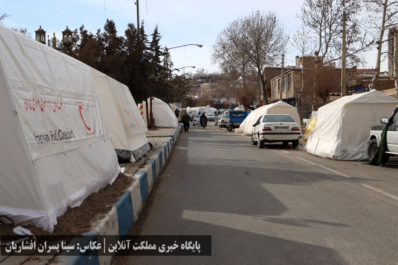 ادامه روزهای اسکان زلزله‌زدگان خوی در چادر