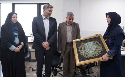 تجلیل از خواهر شهید «صادق محمدیاری» به مناسبت هفته دفاع مقدس
