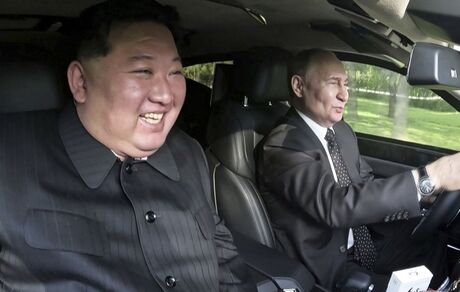 خودروی هدیه داده شده پوتین به رهبر کره شمالی با قطعات ساخت کره جنوبی ساخته شده است!