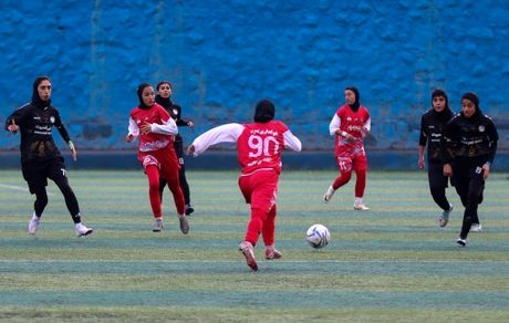 باخت تیم فوتبال زنان پرسپولیس در اولین بازی خود در لیگ دسته یک