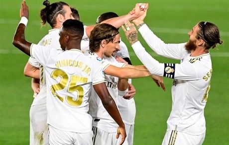 
رئال مادرید صدر جدول را از بارسا پس گرفت
